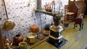 Küchengeschirr in der Ausstellung Museum Veere Schotse Huizen
