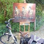 Gemälde mit Fahrrädern in Hof eines Künstlers in Oostkapelle