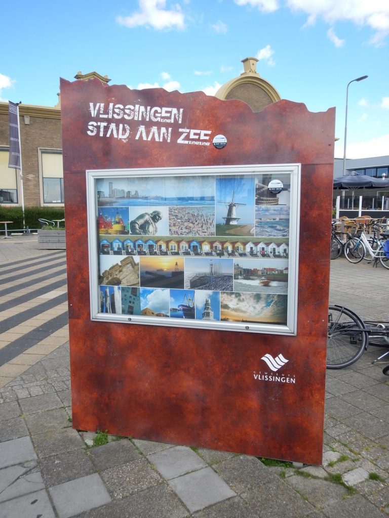 Die Vielfalt Vlissingens auf einem Plakat am Bahnhof von Vlissingen
