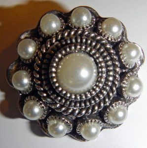 Sehr edel - der zeeuwse knoop aus Silber und Perlen