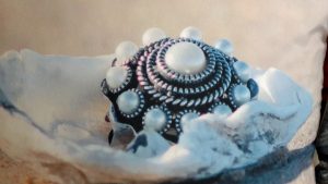 Ein echter Hingucker - der zeeuwse knoop aus Silber mit Perlen