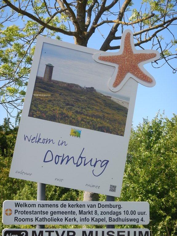 Touristisches Ortseingangsschild von Domburg