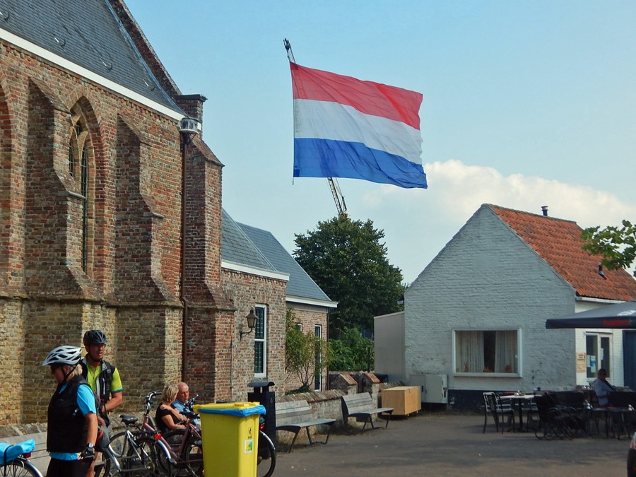 NL-Fahne über Vrouwenpolder