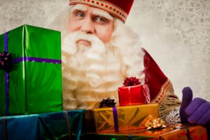 Sinterklaas mit Geschenken