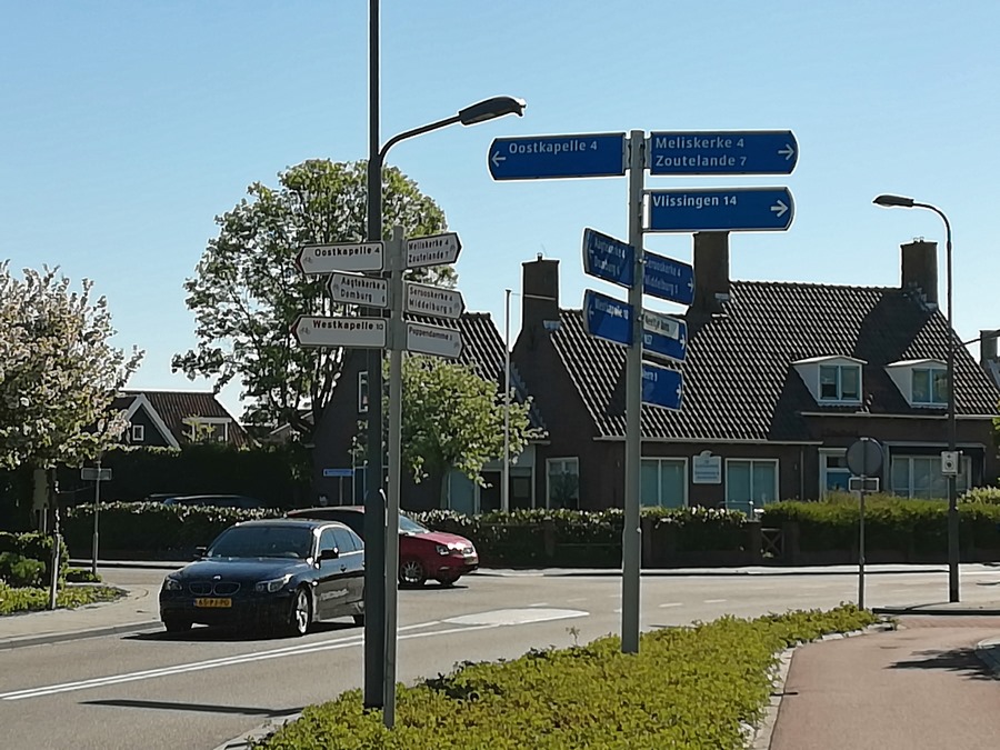 Mit dem Auto in Zeeland: Kreuzung in Grijpskerke