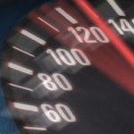 Tachometer steht auf 130